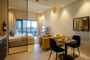HiGuests - Designer’s choice studio with pool and jacuzzi